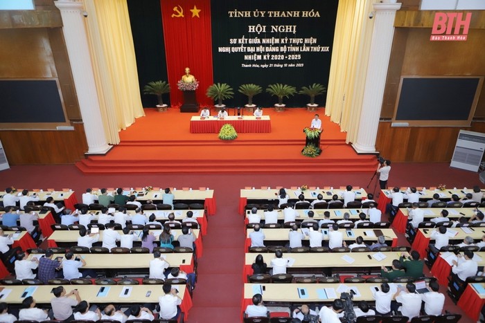 Quang cảnh sơ kết giữa nhiệm kỳ thực hiện Nghị quyết Đại hội Đảng bộ tỉnh Thanh Hoá lần thứ XIX nhiệm kỳ 2020-2025 (Ảnh: Báo Thanh Hoá)