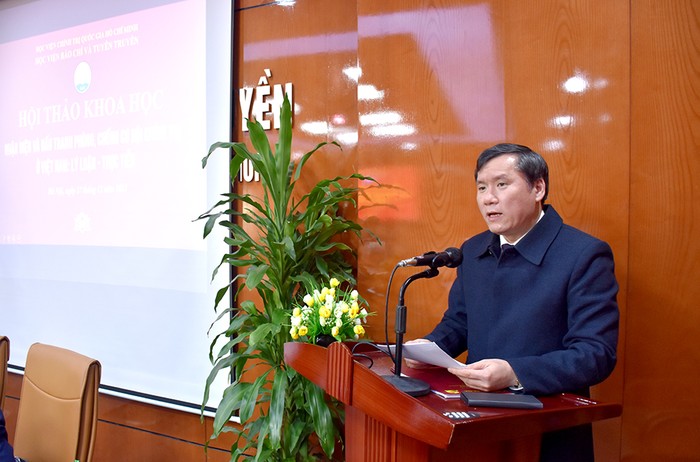 GS.TS Lê Văn Lợi - Phó giám đốc Học viện Chính trị quốc gia Hồ Chí Minh phát biểu khai mạc Hội thảo (Ảnh: QM)