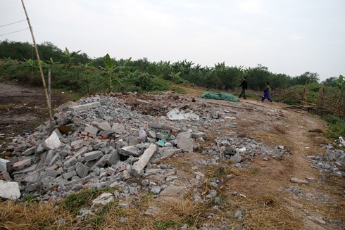 Căn nhà 2 tầng ở giữa đầm của gia đình ông Đoàn Văn Vươn bị coi là hiện trường vụ án, đã bị phá. Ảnh: Nguyễn Hưng.