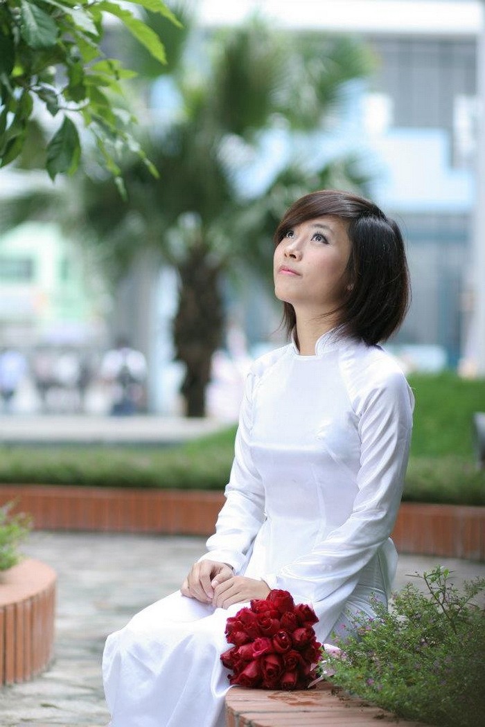 Nguyễn Vân Trang (SV năm thứ 2, Viện Khoa học và Kỹ thuật môi trường, ĐH Xây dựng Hà Nội) giành giải Miss Tài năng, Duyên dáng Xây dựng 2011.