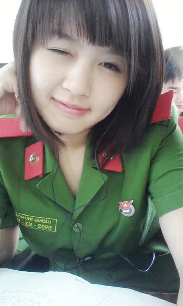 Nữ cảnh sát Lương Hoài Thu, K3 T51 được một thành viên cộng đồng mạng cho rằng Hoài Thu đang học năm thứ 2 trường Trung cấp Trại giam T51 Hưng Yên