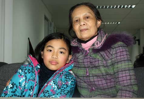 Bà Hoàng Thị Anh Minh nguyên là giáo viên ở Quảng Bình, đã về hưu và sinh sống tại Hà Nội hơn 10 năm nay đồng cảm sâu sắc với điều kiện học tập của các em.