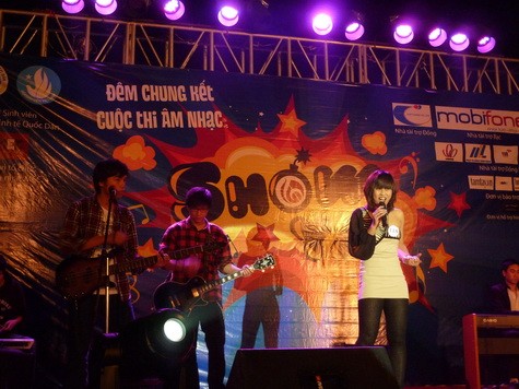 Tự tin với khả năng biểu diễn ca khúc "Up town girl", Phạm Lan Phương (ĐH Kinh tế Quốc dân) tạo dấu ấn khó quên trong lòng người xem.