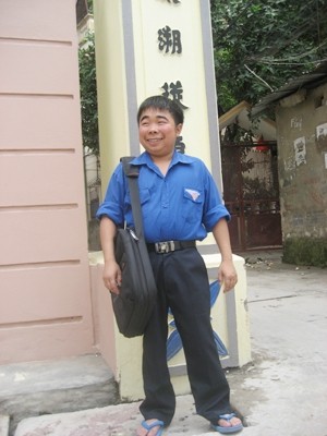 Nguyễn Quang Tùng nỗ lực học tập với ước mơ trở thành bác sĩ (ảnh Ngọc Mai).