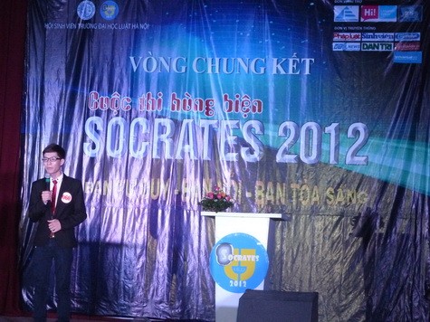 Mạch lạc, phong cách chuyên nghiệp, Lê Hoàng Hữu Tài giành giải 3 của cuộc thi hùng biện Socrates 2012.