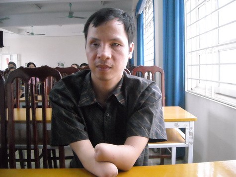 Ở cái tuổi 40 này, nhưng anh Nguyễn Văn Đức vẫn muốn đi học với ước mơ:“Tôi đi học không phải vì có tham vọng này kia đâu mà chỉ đơn giản là vì tôi nghĩ mình muốn dạy con cái thì cũng phải có kiến thức chứ không làm sao mà lý luận được với bọn trẻ con bây giờ".