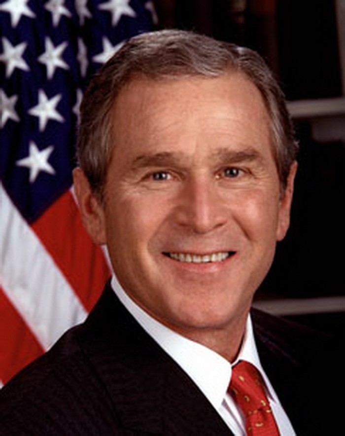George W. Bush đắc cử thống đốc thứ 46 của tiểu bang Texas vào năm 1994. Năm 2000, ông Bush được đảng Cộng hoà chọn làm ứng cử viên tổng thống và đã trở thành ông chủ Nhà Trắng sau khi đánh bại ứng cử viên Al Gore của đảng Dân chủ. Năm 2004, ông Bush tái đắc cử nhiệm kỳ thứ hai sau khi thắng Thượng nghị sĩ John Kerry của tiểu bang Massachusetts.