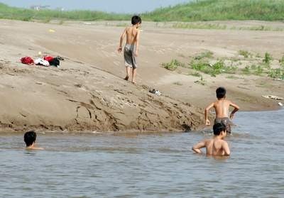 Ngày 7/5, có 6 học sinh chết đuối do tắm sông hồ (ảnh minh họa nguồn internet).