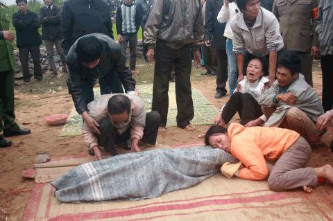 Vụ đắm đò thương tâm khiến 18 học sinh chết đuối ở bến đò Cà Tang, Quế Sơn, Quảng Năm năm 2003 khiến dư luận bàng hoàng(ảnh nguồn internet).