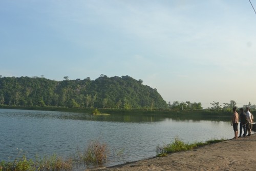 Hồ chứa nước xã Tuy Lai, Mỹ Đức, Hà Nội đã lấy đi 8 sinh mạng học sinh vào ngày 12/9/2012. Vụ chết đuối thảm thương này khiến dư luận bàng hoàng, xót xa.(ảnh Vietnmamnet).