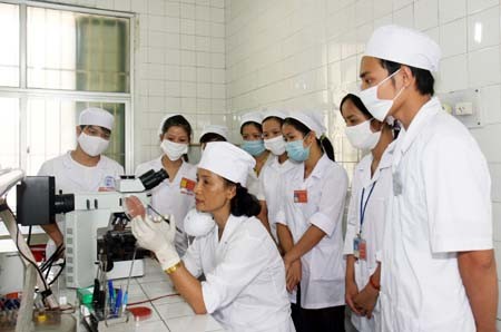 Hướng dẫn cho sinh viên Đại học Y Thái Nguyên thực tập tại Bệnh viện đa khoa Trung ương Thái Nguyên.