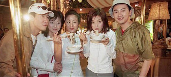 Các diễn viên trong Hoàn Châu Cách Cách (từ trái qua): Châu Kiệt (Phúc Nhĩ Khang), Phạm Băng Băng, Lâm Tâm Như, Triệu Vi và Tô Hữu Bằng.