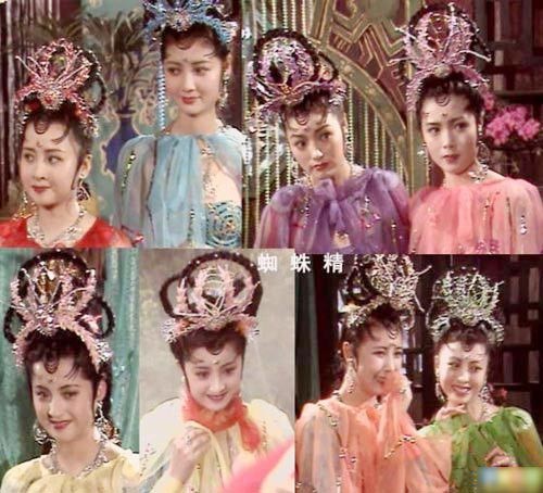Các diễn viên trong 7 chị em thất nhện tinh (từ trái qua): Diêu Gia (chị cả), Lưu Thanh (chị 2), Đỗ Hướng Huệ (chị 3), Dương Tiêu (chị 4), A Chi Thi Mã (chị 5), Lã Hải Ngọc (chị 6), Lưu Lâm (em út).
