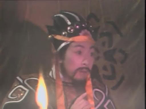 Một vai của Lục Tiểu Linh Đồng trong tập "Đấu phép hạ tam quái" với thứ nước thánh của Tôn Ngộ Không, Trư Bát Giới và Sa Tăng.
