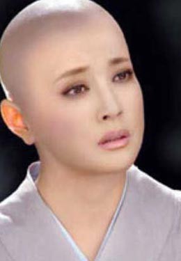 Nữ diễn viên gạo cội Lưu Hiểu Khánh xuống tóc trong phim “Võ Tắc Thiên” khi thể hiện vai Sa Linh Ni cô.
