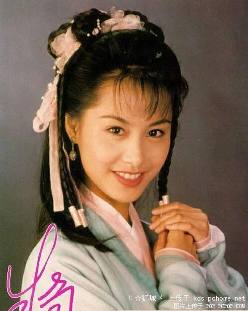 Chu Ân (TVB - 1994) nhỉnh hơn 1 chút về ngoại hình và lối diễn đối đáp lém lỉnh thông minh, có chút cà chớn tinh nghịch.