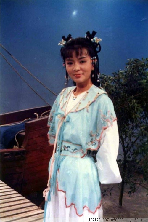 Trần Ngọc Liên (CTV - 1988), Năm 1984, người ta không còn gọi Trần Ngọc Liên là Tiểu Long Nữ nữa mà thay vào đó là "tiểu Đông Tà Hoàng Dung".