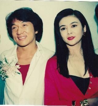 Quan Chi Lâm từng hợp tác với Thành Long trong bộ phim “Armor of God” năm 1985.