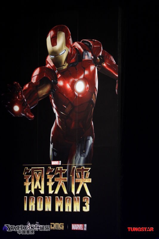 Poster siêu phẩm Iron Man 3 được đặt tại buổi họp báo.