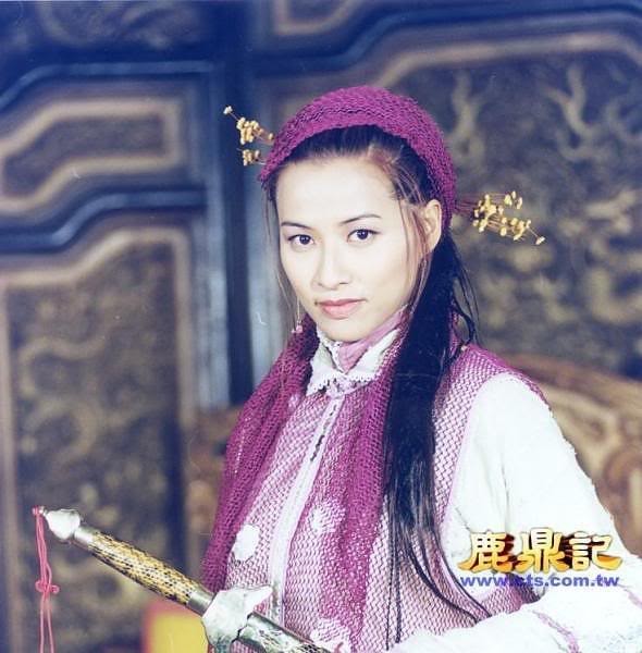 Trong phiên bản 2001, nhân vật Tô Thuyên bị đổi thành Long Nhi do Trần Pháp Dung thể hiện.