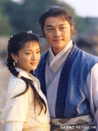 Quách Tĩnh (Lý Á Bằng) – Hoàng Dung ( Châu Tấn), phiên bản Anh Hùng Xạ Điêu do CTV sản xuất năm 2003.