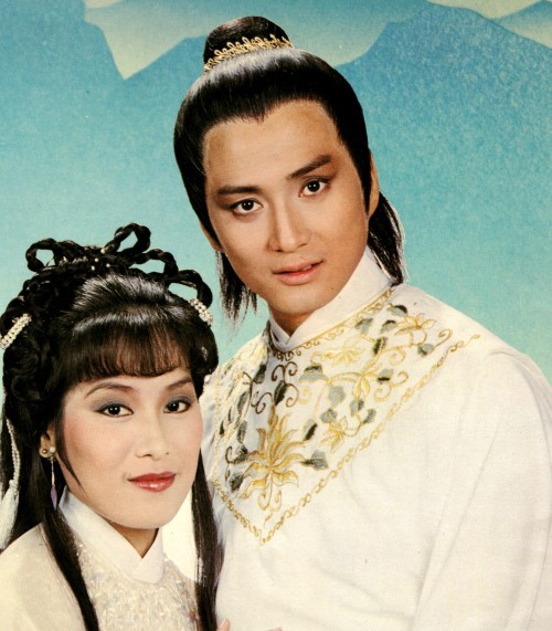 Dương Khang (Miêu Kiều Vỹ) – Mục Niệm Từ (Dương Phán Phán) trong Anh Hùng Xạ Điêu phiên bản 1983 do TVB sản xuất.
