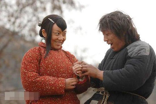 Nữ diễn viên Diêm Ni trong tạo hình một phụ nữ nông thôn miền bắc Trung Quốc với phim Đấu Ngưu.