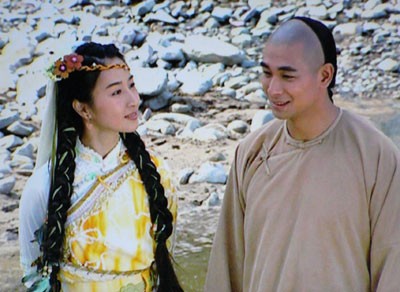 Trần Gia Lạc và Hoắc Thanh Đồng do Triệu Văn Trác và Quan Vịnh Hà thể hiện trong phim Thư Kiếm Ân Cừu Lạc, phiên bản 2002 do Đài Loan sản xuất.