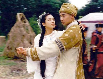 Trần Gia Lạc và Hương Hương công chúa do Triệu Văn Trác và Nhan Dĩnh Tư thể hiện trong phim Thư Kiếm Ân Cừu Lạc, phiên bản 2002 do Đài Loan sản xuất.