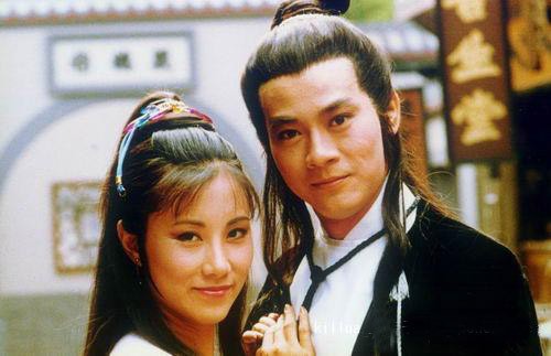 Trần Gia Lạc và Hương Hương công chúa do Trịnh Thiếu Thu và Dư An An thể hiện trong phim Thư Kiếm Ân Cừu Lạc, phiên bản 1979 do TVB sản xuất.