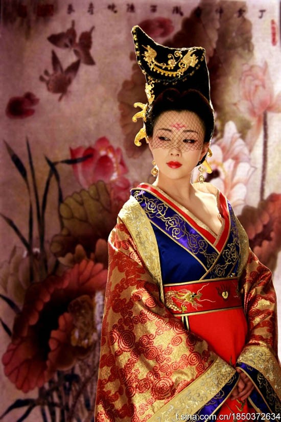 Tốt nghiệp trường Quân đội nghệ thuật, Ân Đào được biết đến nhiều với dạng vai quân nhân, hình ảnh mỹ nữ cổ trang như vai diễn Võ Tắc Thiên khá mới mẻ đối với cô.