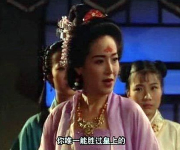 Điềm Nữu trong phim“Thiên sử Dương Quý Phi” năm 1994. Bộ phim Dương Quý Phi của TVB thực hiện năm đó cũng bị cho là phim mang tính chất giải trí nhiều hơn tính lịch sử.