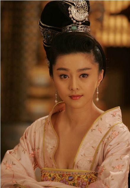 Dương Quý Phi của nữ diễn viên Phạm Băng Băng trong bộ phim “Đại Đường phù dung viên” năm 2004.