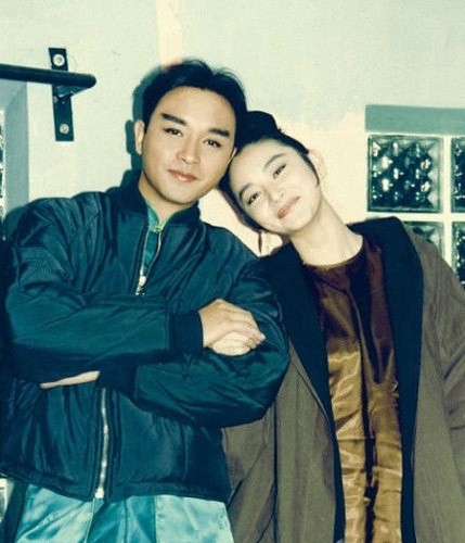 Nữ diễn viên Lâm Thanh Hà (phải) trong tạo hình nhân vật nam, nam diễn viên quá cố Trương Quốc Vinh (trái) trong tạo hình nhân vật nữ.