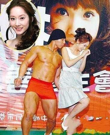 Ngọc nữ Đài Loan Hứa Tuệ Hân từng bị một nam người mẫu “công kích” vòng 3 một cách khá bất ngờ khiến người đẹp bối rối không biết nên làm thế nào.