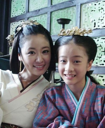 Với tài năng và ngoại hình trong sáng, dễ thương, cô gái 14 tuổi Trương Tuyết Hân đã thể hiện một công chúa Tiểu Quan Đào xuất sắc và được mẫu hậu Lâm Tâm Như đặc biệt ưu ái.