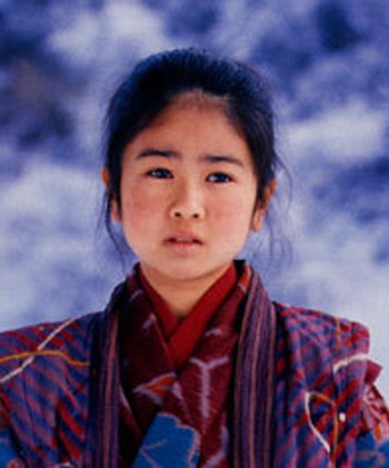Năm 1983, cô bé Ayako Kobayashi 11 tuổi (sinh ngày 11/8/1972) lần đầu bước chân vào làng điện ảnh với vai diễn để đời trong bộ phim Oshin.