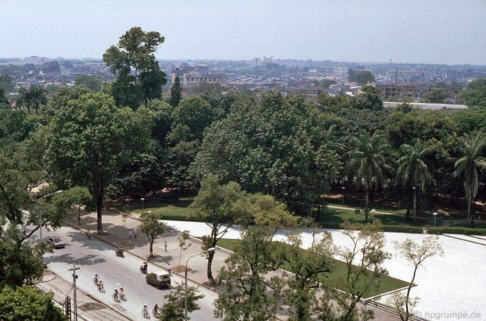 Công viên Lê Nin, phía trước Bảo tàng Quân sự Việt Nam nhìn từ Cột Cờ, 1991.