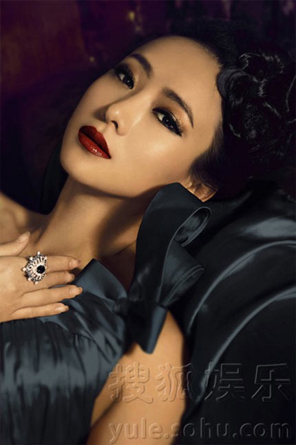 Nữ diễn viên của Khang Hy vi hành Đào Hồng mặn mà và quý phái.
