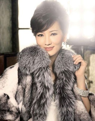 Nữ diễn viên Triệu Nhã Chi với tin đồn ăn tối cùng đại gia Đại lục giá hơn 600 triệu đồng.