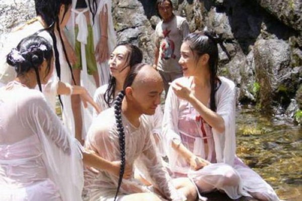 Huỳnh Hiểu Minh trong vai Vi Tiểu Bảo và 7 bà vợ trong “Tân lộc đỉnh ký”.