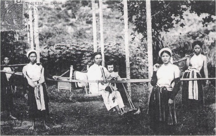 Những người phụ nữ với nghề phu kiệu ở Đồ Sơn, Hải Phòng.