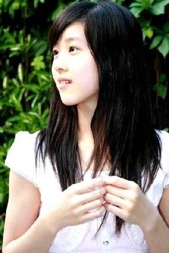 Cô bé trà sữa Chương Trạch Thiên với khuôn mặt dễ thương, xinh xắn như một diễn viên Hàn Quốc.