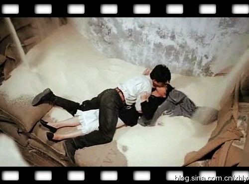 Trong phim “Tình chôn kín”, Lương Triều Vỹ đóng cặp cùng Ôn Bích Hà (1986).