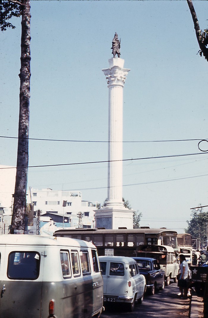 Đường phố Sài Gòn 1967-1968 - Ngã 6 Minh Mạng Chợ Lớn.Ảnh. Dave DeMIlner.
