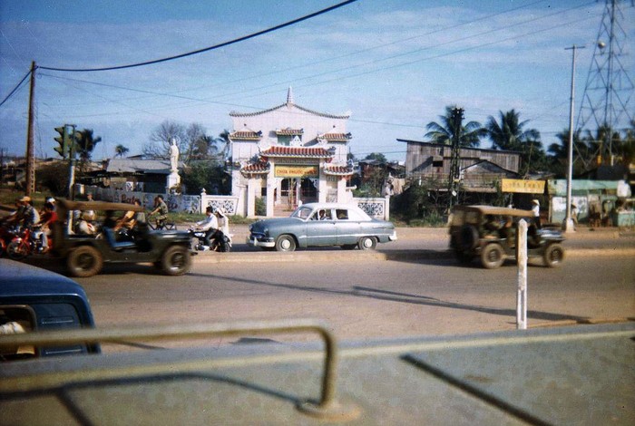 Sài Gòn 1967 - chùa Phước Viên - Ngã tư Hàng Xanh. Ảnh -Stan Middleton & Phil Potter.