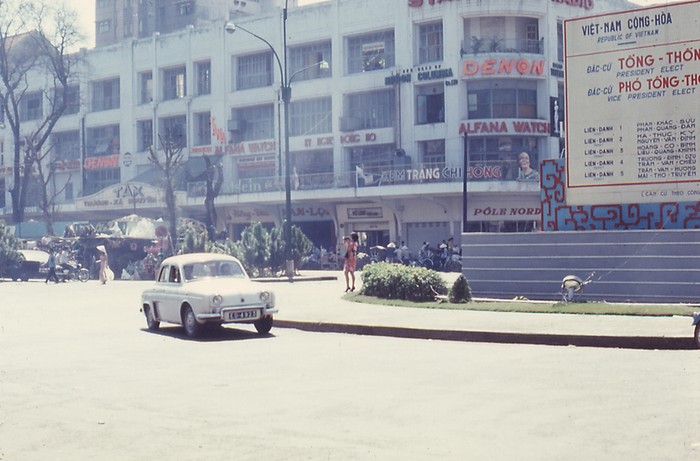 Sài Gòn 1967-1968 - Đường Nguyễn Huệ. Ảnh. Dave DeMIlner.