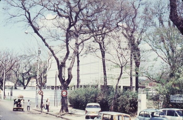 Đường phố Sài Gòn 1967 -1968 - Thống Nhất hai tuần trước khởi nghĩa Tết Mậu Thân 68. Ảnh. Dave DeMIlner.