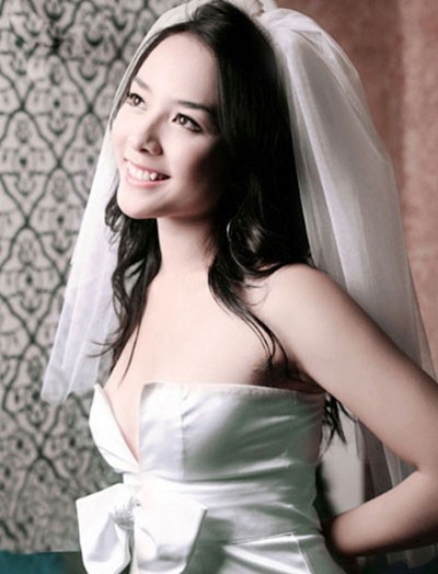 Dương Trương Thiên Lý sinh năm 1989, là Á hậu 2 trong cuộc thi Hoa hậu Hoàn vũ Việt Nam 2008. Cô là người được lựa chọn trở thành đại diện của Việt Nam tham dự cuộc thi Hoa hậu Thế giới năm 2008 tại Johannesburg - Nam Phi.