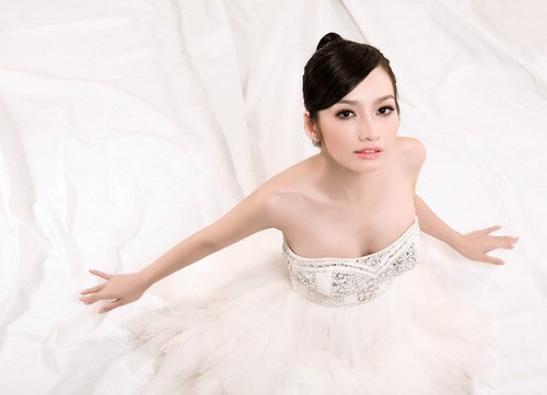 Trương Tri Trúc Diễm - Người đẹp thời trang tại đêm thi đặc biệt cuộc thi Hoa hậu Trái đất 2007 diễn ra tại Vinpearl Land, Nha Trang năm 2007.